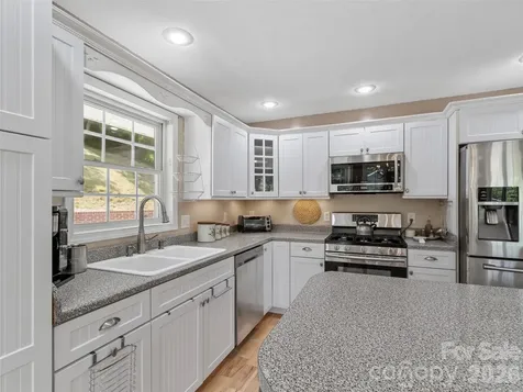189 Poverty Branch Road Barnardsville NC 28709