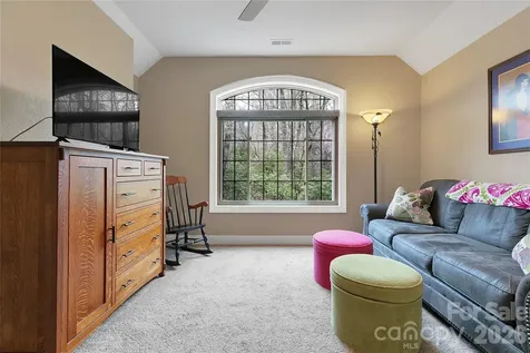 123 Isuhdavga Court Brevard NC 28712
