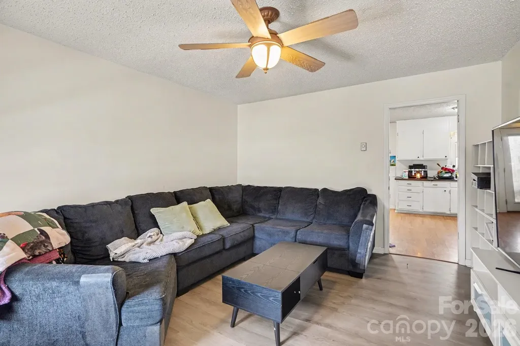 1004 Oakwood Avenue Kannapolis NC 28081