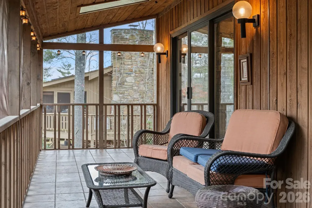 301 N Scarlet Oak Lane Hendersonville NC 28791