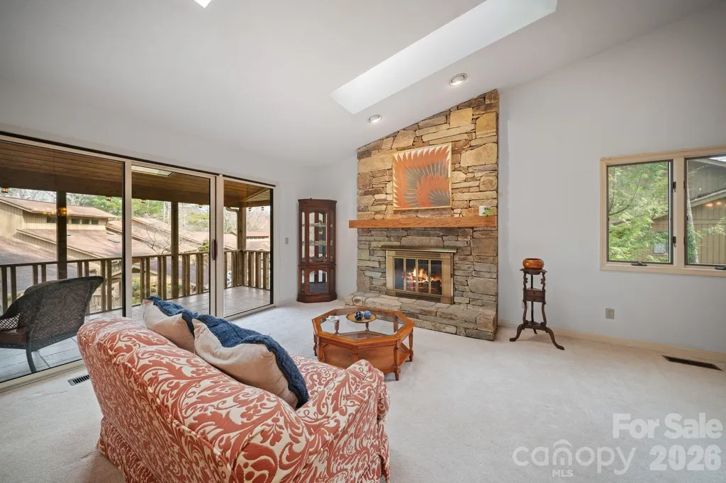 301 N Scarlet Oak Lane Hendersonville NC 28791