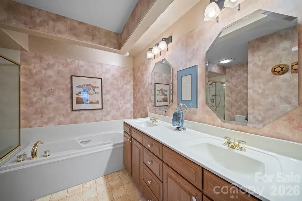 301 N Scarlet Oak Lane Hendersonville NC 28791