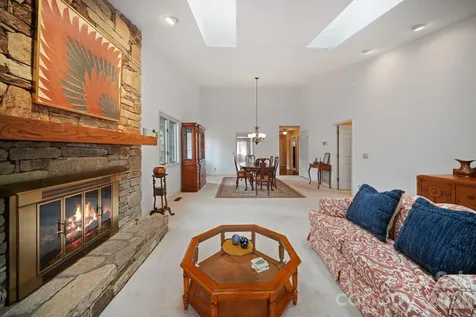 301 N Scarlet Oak Lane Hendersonville NC 28791