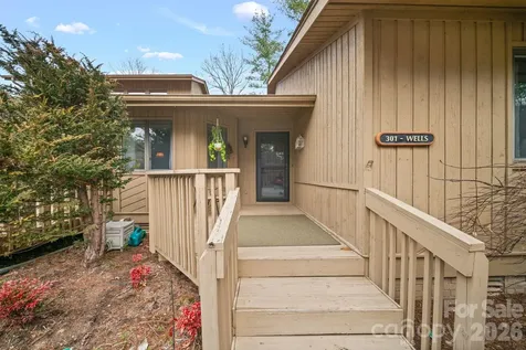 301 N Scarlet Oak Lane Hendersonville NC 28791