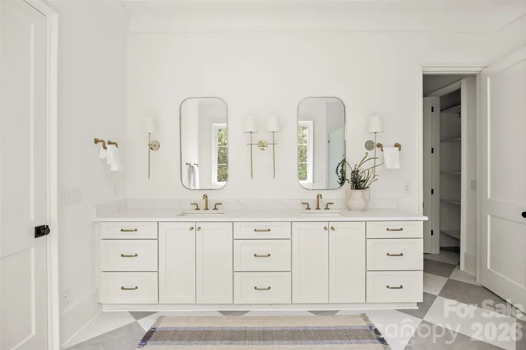 4628 Water Oak Road Charlotte NC 28211