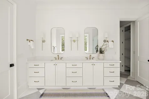4628 Water Oak Road Charlotte NC 28211