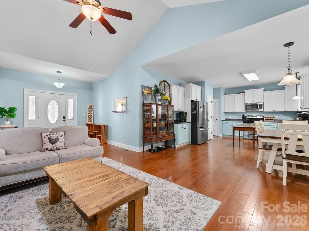 163 Oak Apple Lane Hendersonville NC 28792