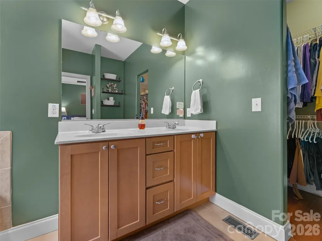 163 Oak Apple Lane Hendersonville NC 28792