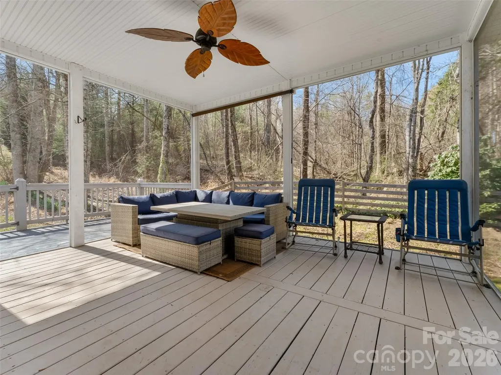 163 Oak Apple Lane Hendersonville NC 28792