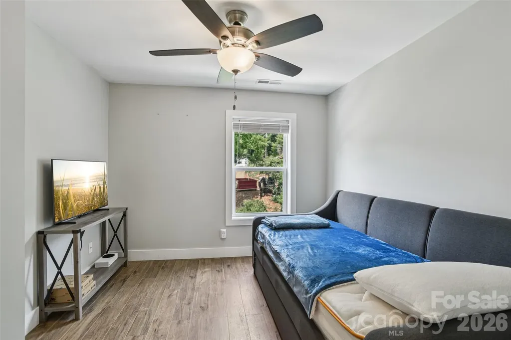 8 Apple Lane Asheville NC 28804