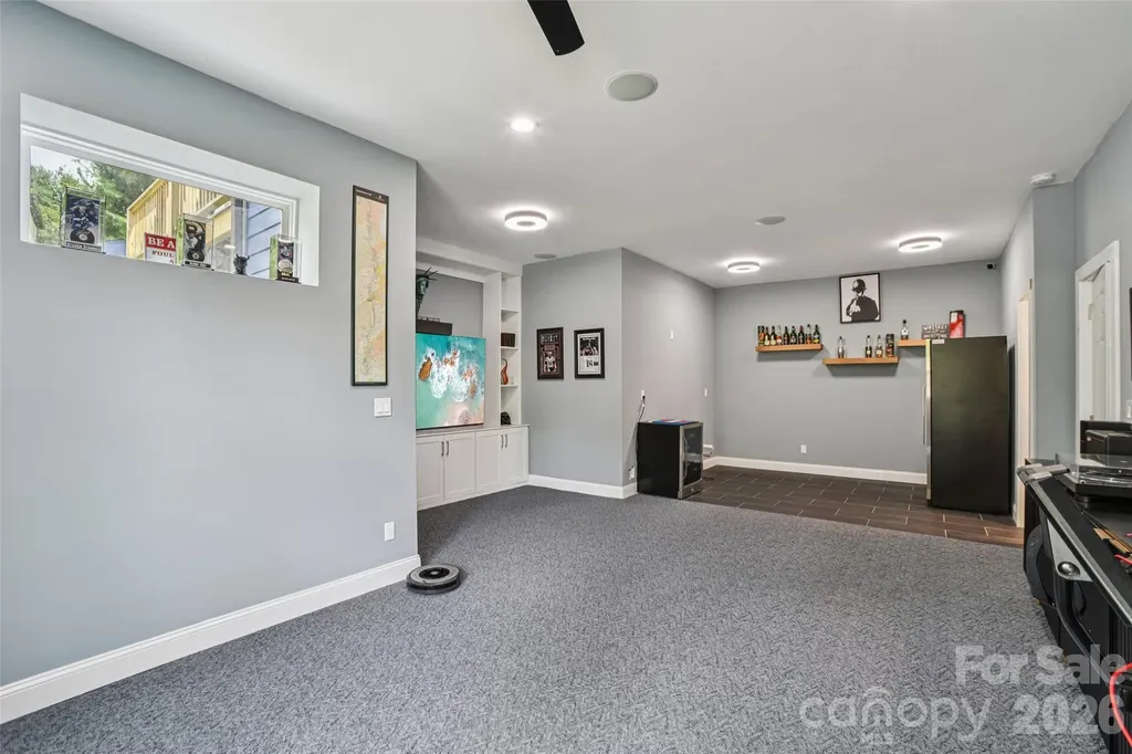 8 Apple Lane Asheville NC 28804