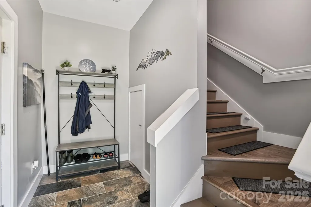8 Apple Lane Asheville NC 28804