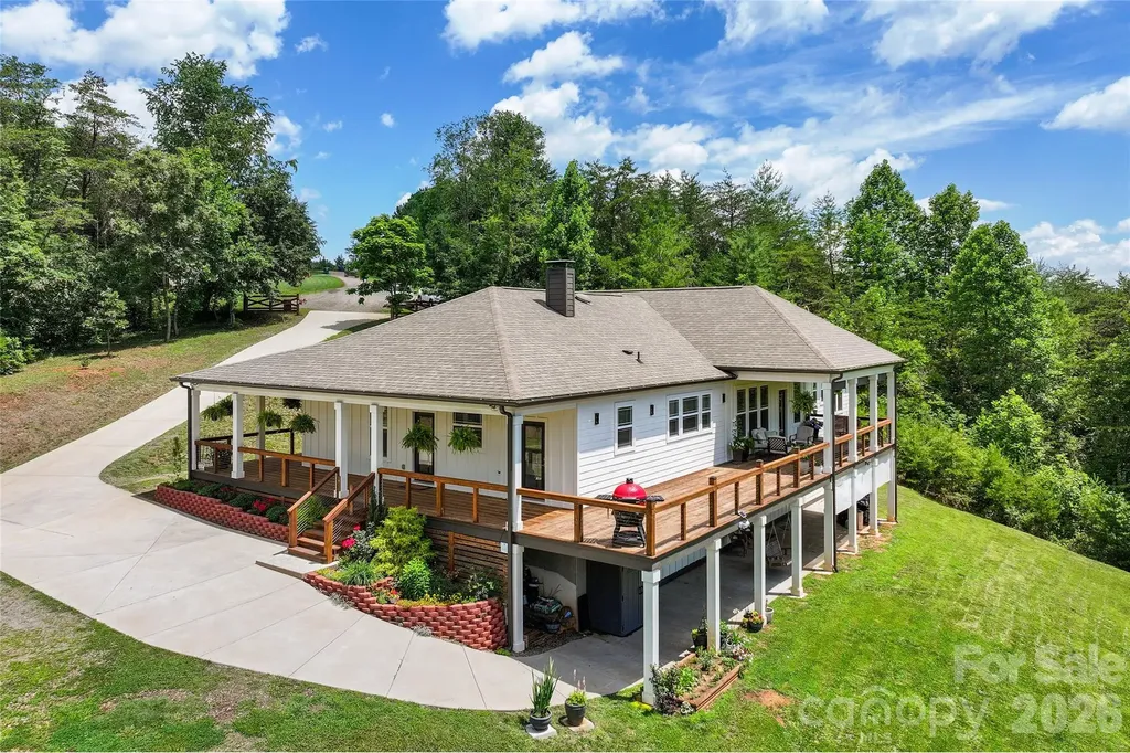24 Chapel Hill Lane Leicester NC 28748