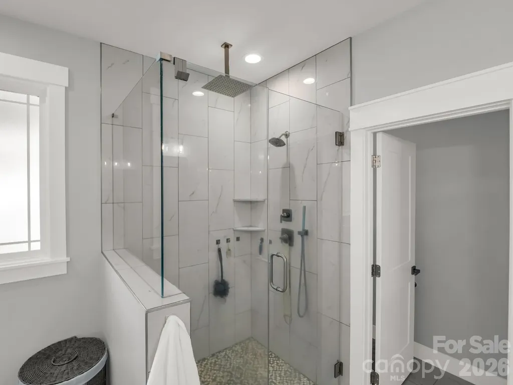24 Chapel Hill Lane Leicester NC 28748