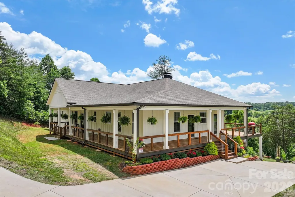 24 Chapel Hill Lane Leicester NC 28748