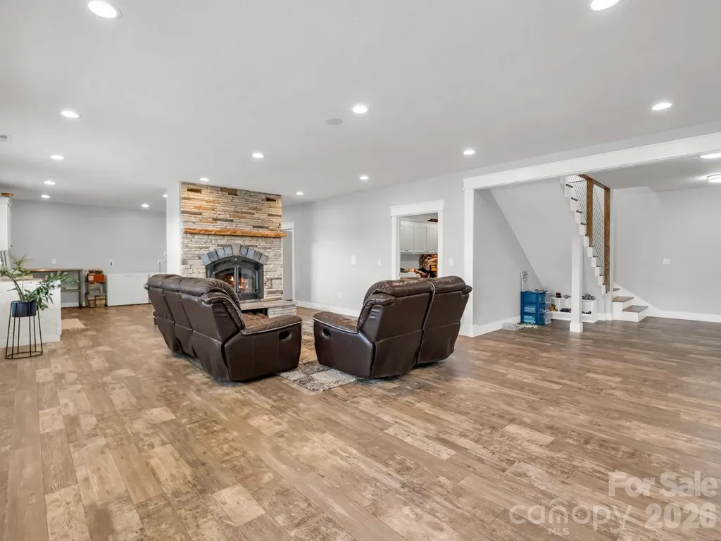 24 Chapel Hill Lane Leicester NC 28748