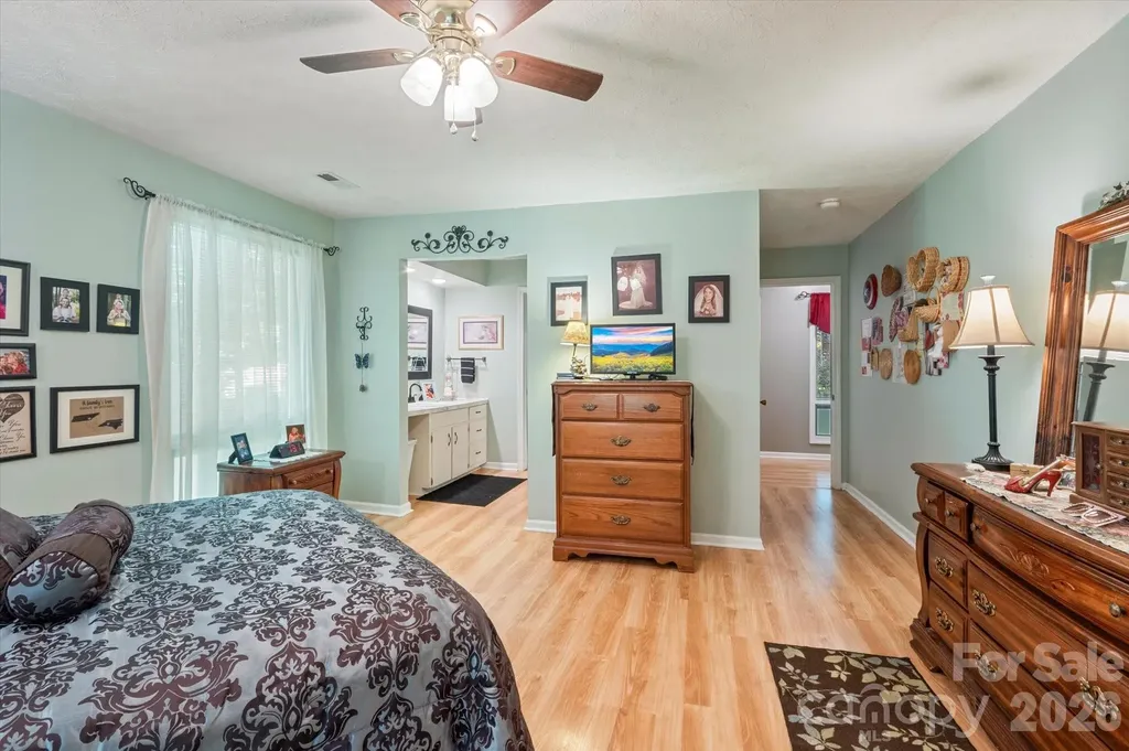 106 E Laurel Lane Etowah NC 28729