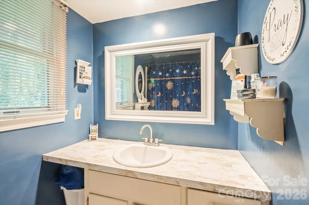 106 E Laurel Lane Etowah NC 28729