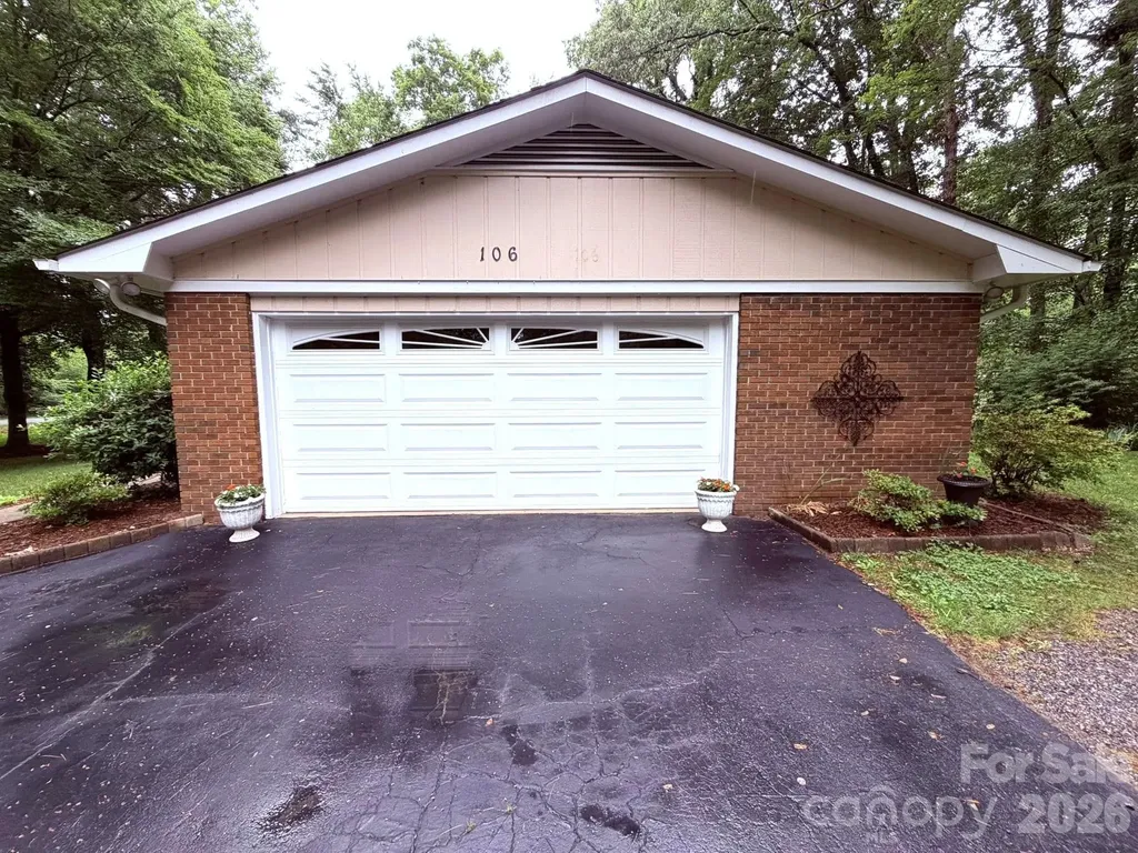 106 E Laurel Lane Etowah NC 28729