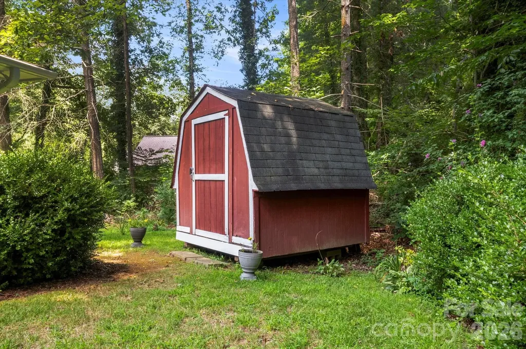 106 E Laurel Lane Etowah NC 28729