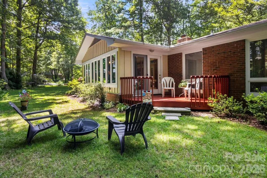 106 E Laurel Lane Etowah NC 28729