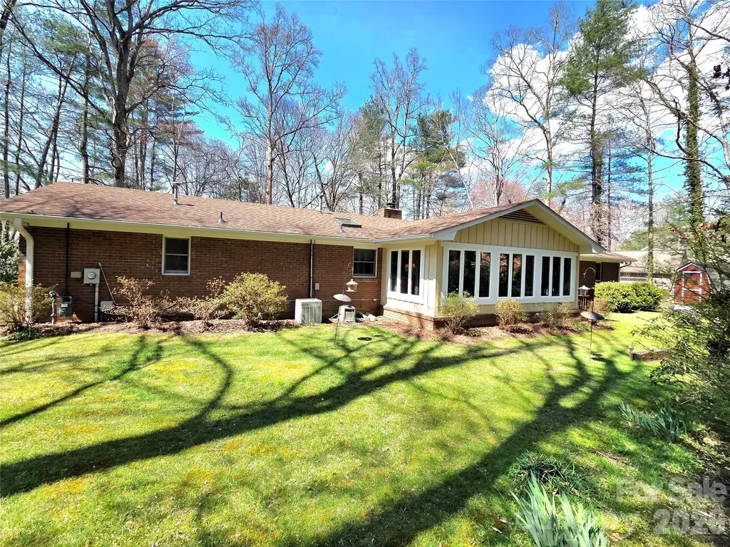 106 E Laurel Lane Etowah NC 28729