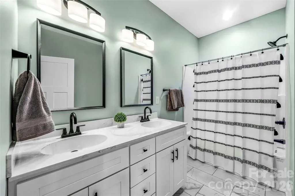 807 N Whitted Street Hendersonville NC 28791
