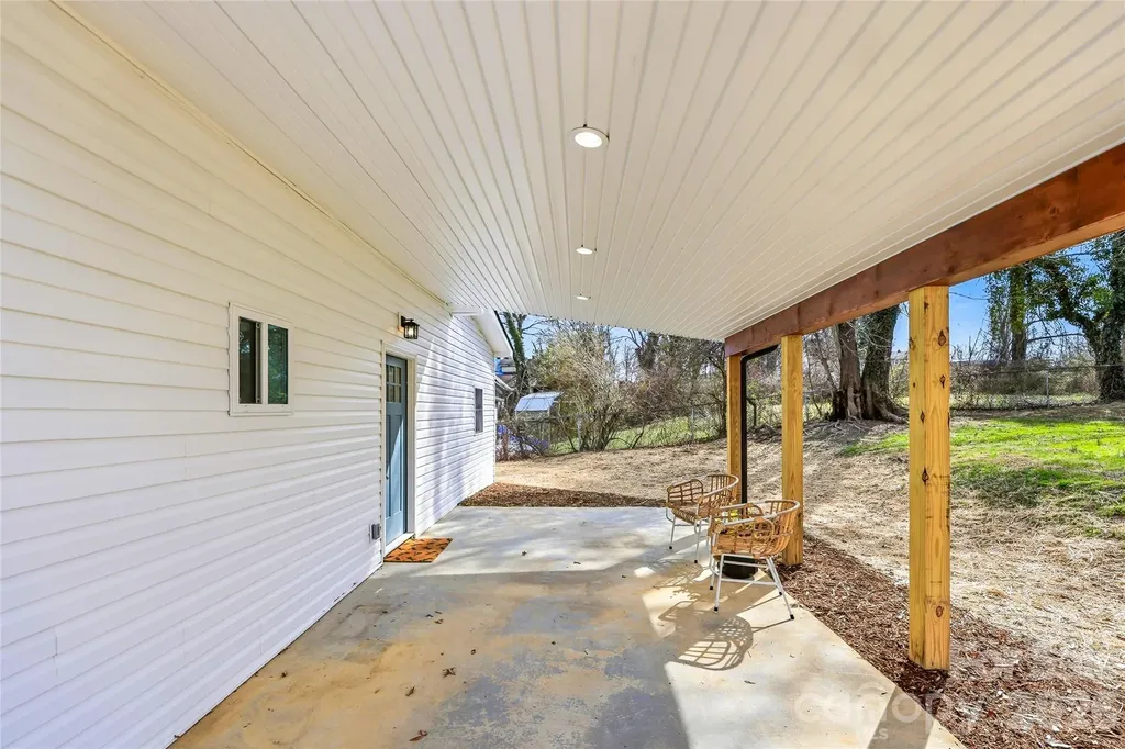 807 N Whitted Street Hendersonville NC 28791