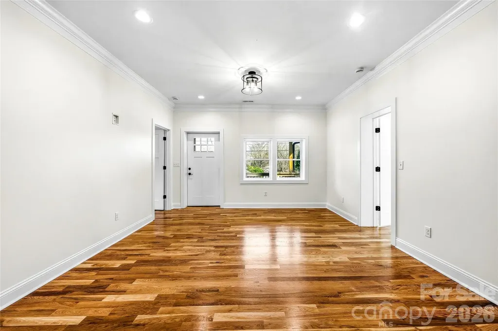 807 N Whitted Street Hendersonville NC 28791