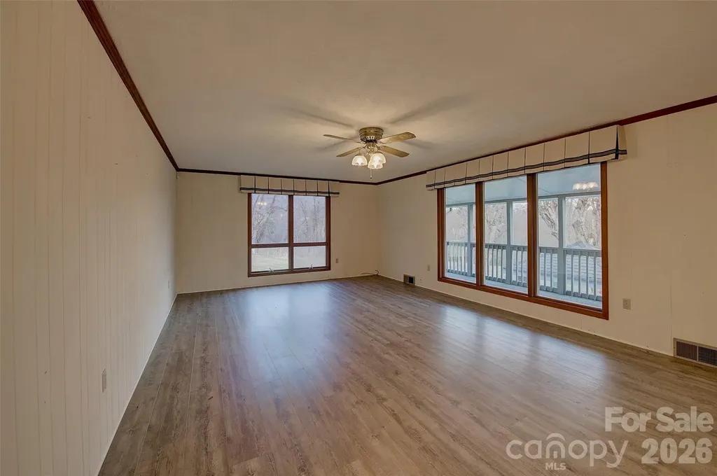 220 Grand View Lane Burnsville NC 28714