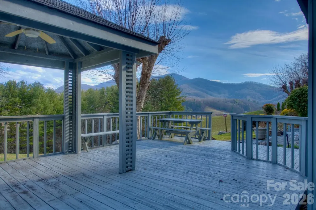 220 Grand View Lane Burnsville NC 28714