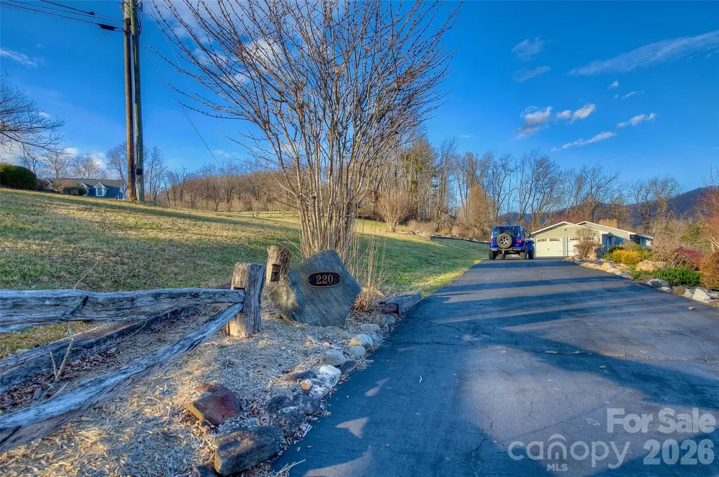 220 Grand View Lane Burnsville NC 28714