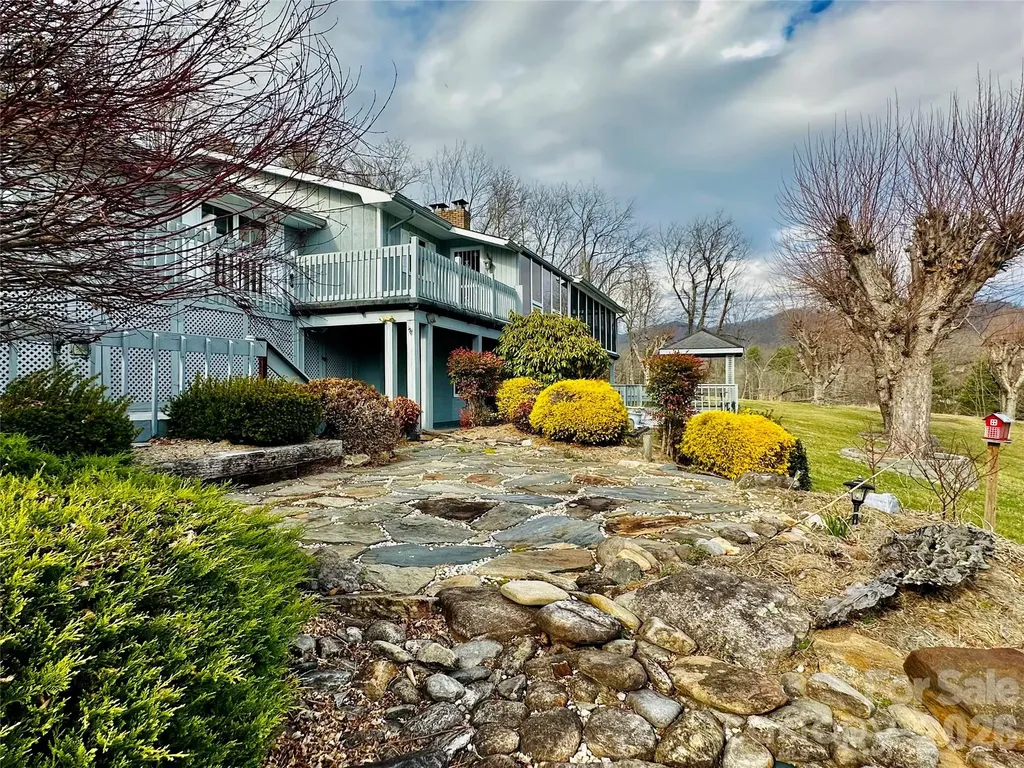 220 Grand View Lane Burnsville NC 28714