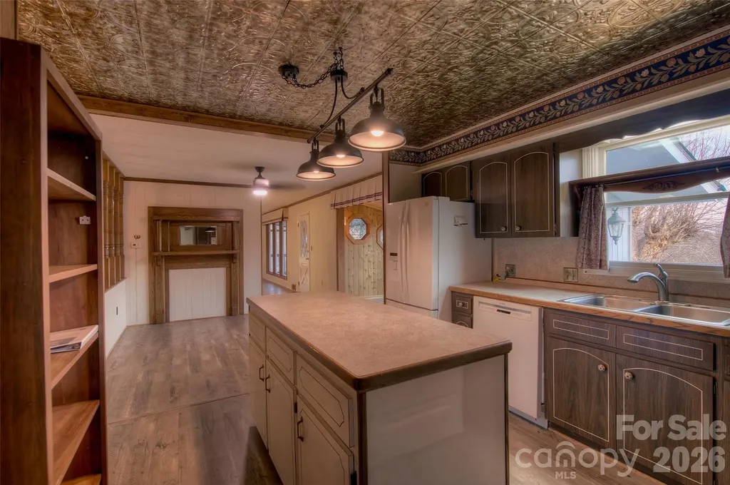 220 Grand View Lane Burnsville NC 28714