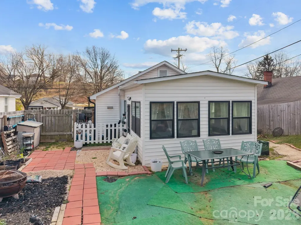 714 Pine Street Kannapolis NC 28081