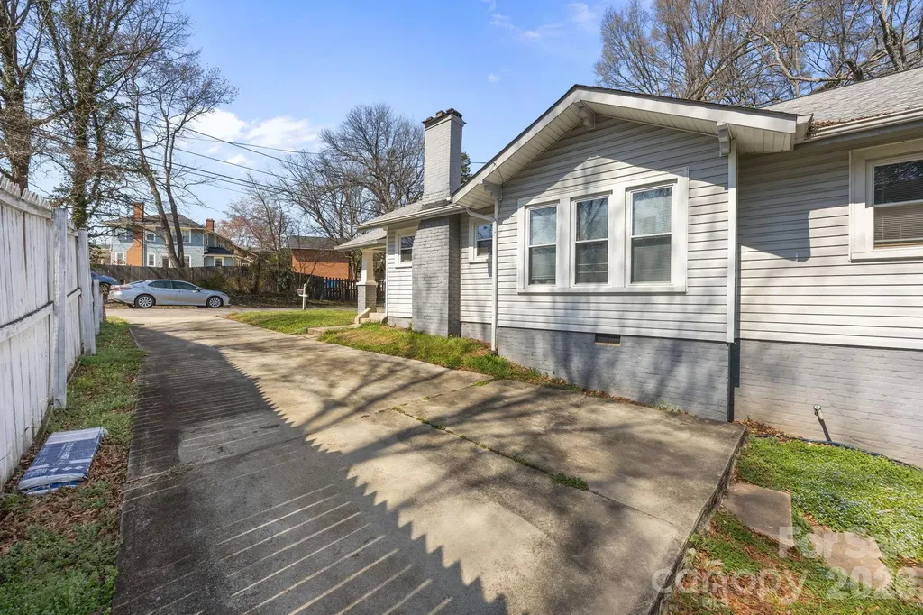 127 S Patterson Street Statesville NC 28677