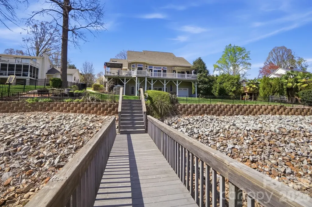 186 Hazelton Loop Mooresville NC 28117