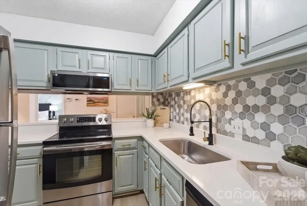 1612 Sharon Road W Charlotte NC 28210