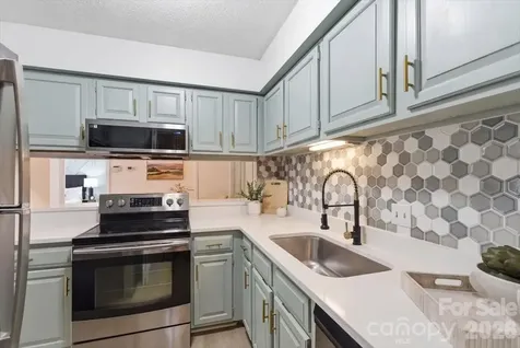 1612 Sharon Road W Charlotte NC 28210