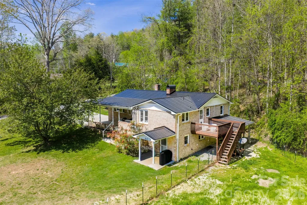 913 Dorothy Street Hendersonville NC 28791