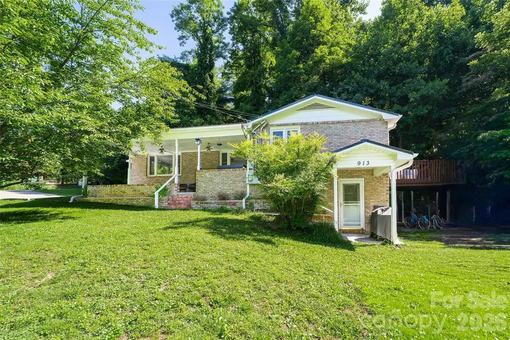 913 Dorothy Street Hendersonville NC 28791