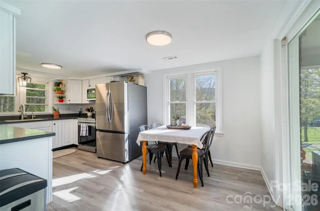 913 Dorothy Street Hendersonville NC 28791