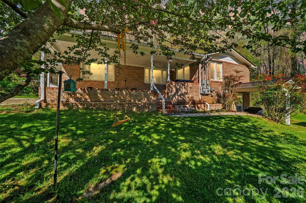 913 Dorothy Street Hendersonville NC 28791