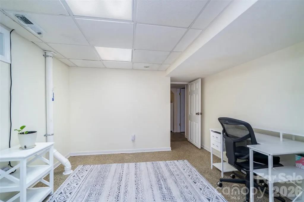 913 Dorothy Street Hendersonville NC 28791