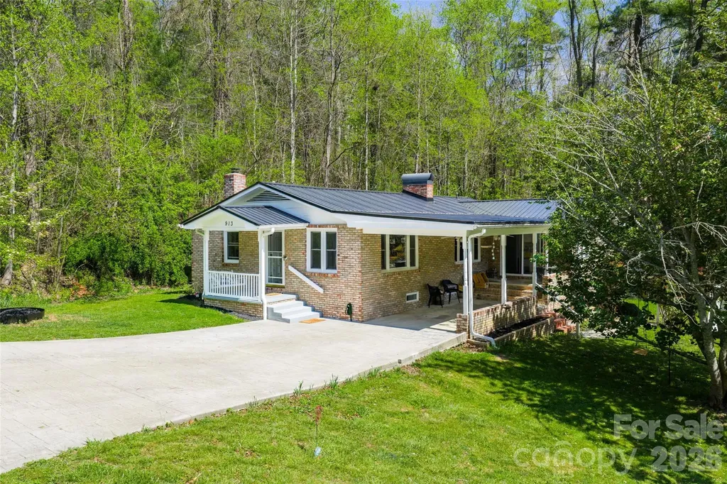913 Dorothy Street Hendersonville NC 28791