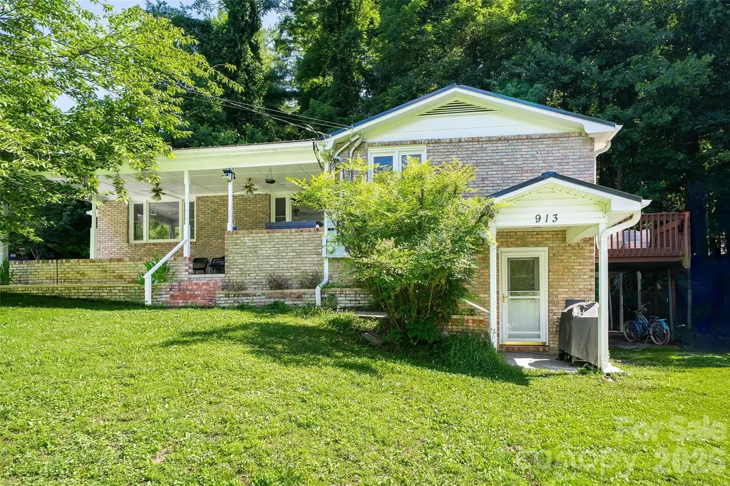 913 Dorothy Street Hendersonville NC 28791
