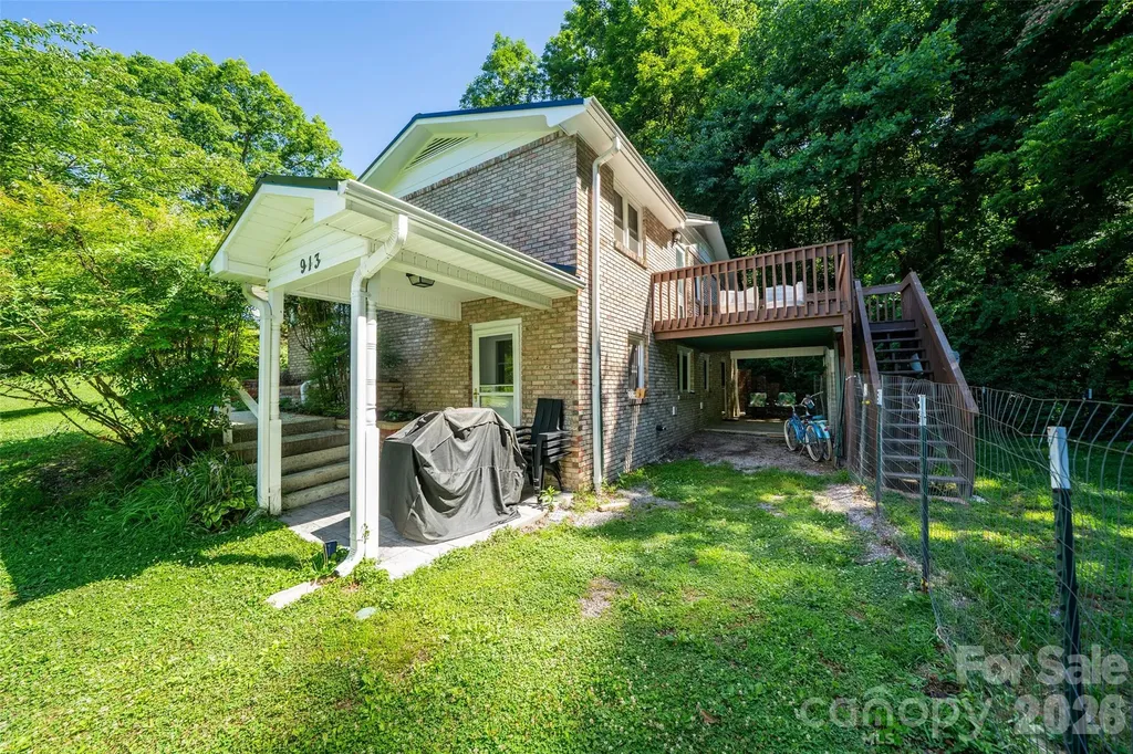 913 Dorothy Street Hendersonville NC 28791