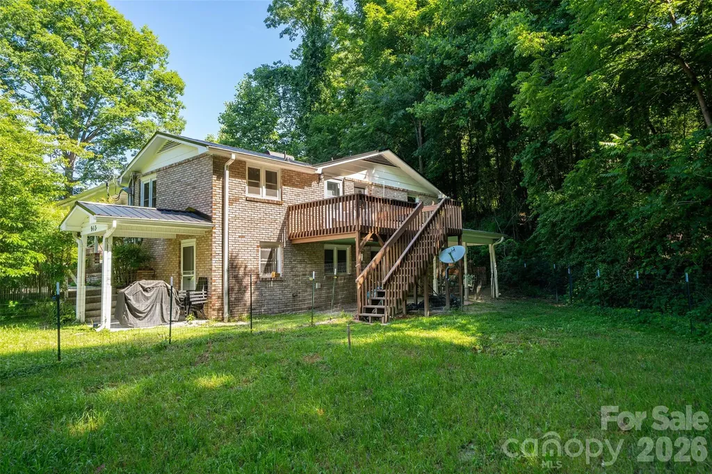 913 Dorothy Street Hendersonville NC 28791