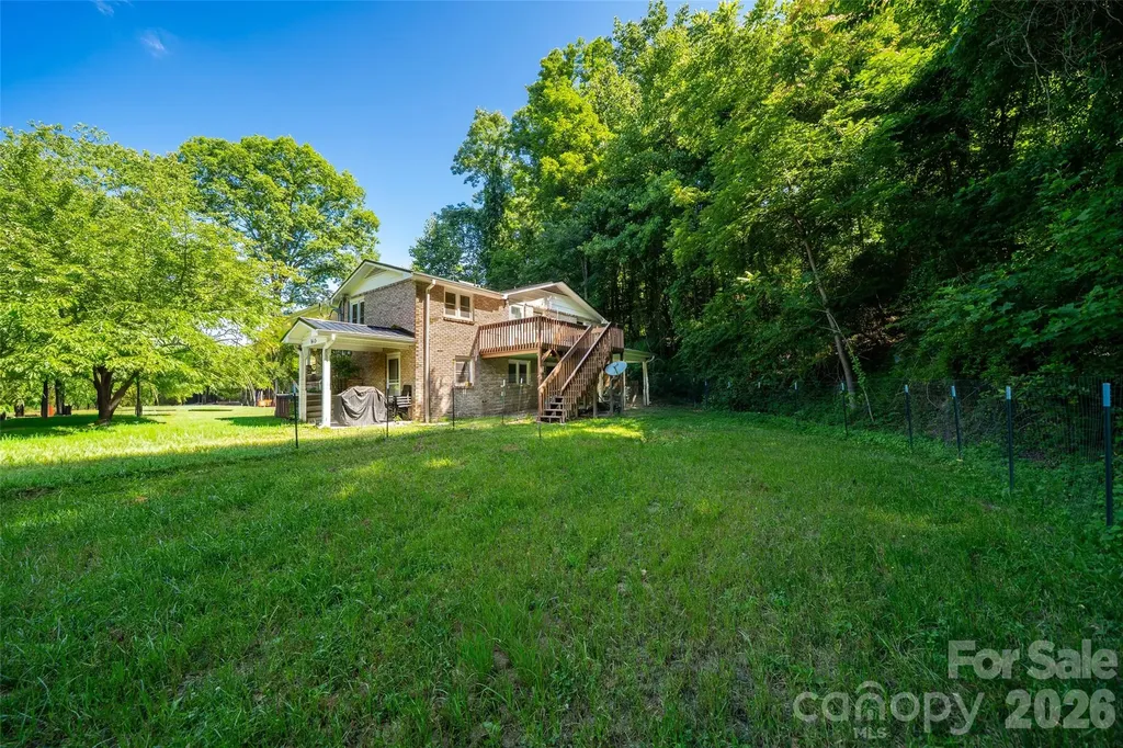 913 Dorothy Street Hendersonville NC 28791