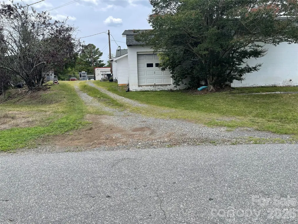 11 Bell Avenue Denton NC 27239